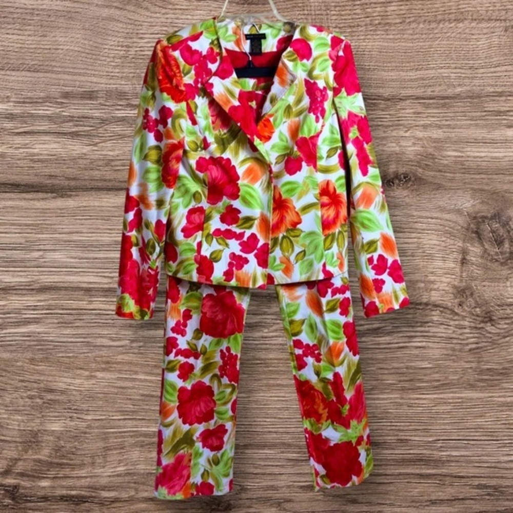 Grace Dane Lewis colorful floral suit. Size 6 8